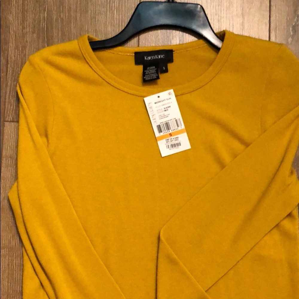 Top - Picture 2 of 4